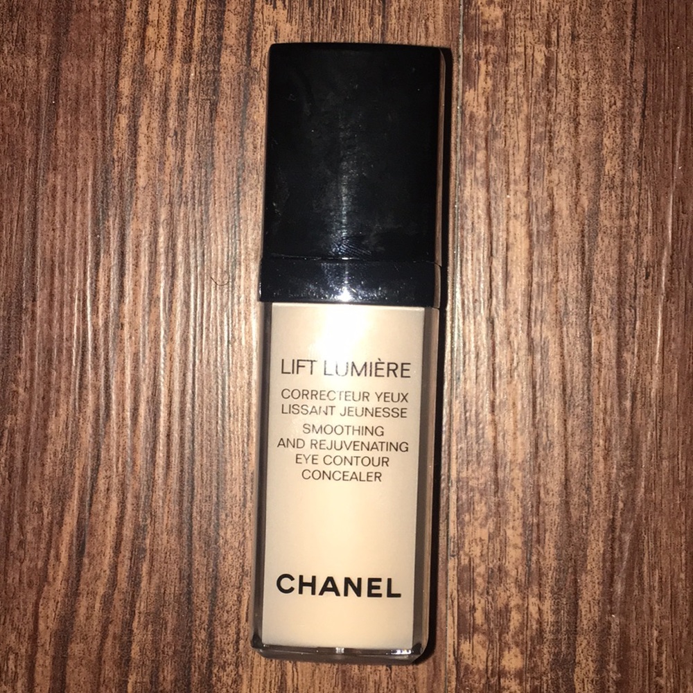Chanel lift lumière eye contour concealer